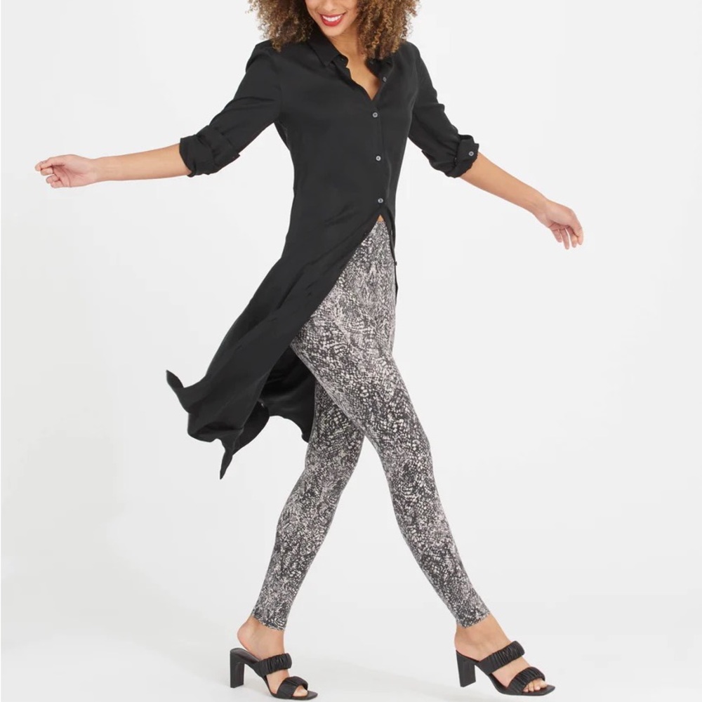 NWT Spanx Grey Faux Leather Snake Shine Leggings- Sz L